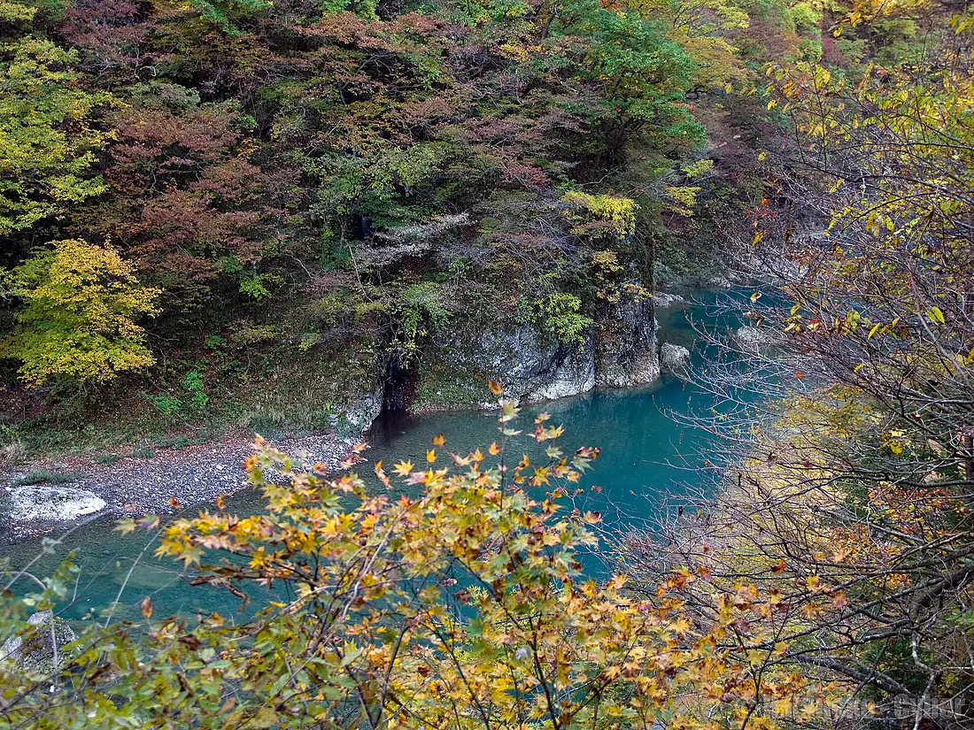 秋の抱返り渓谷 (Dakigaeri Gorge in autumn) 02 Nov, 2013 - panoramio