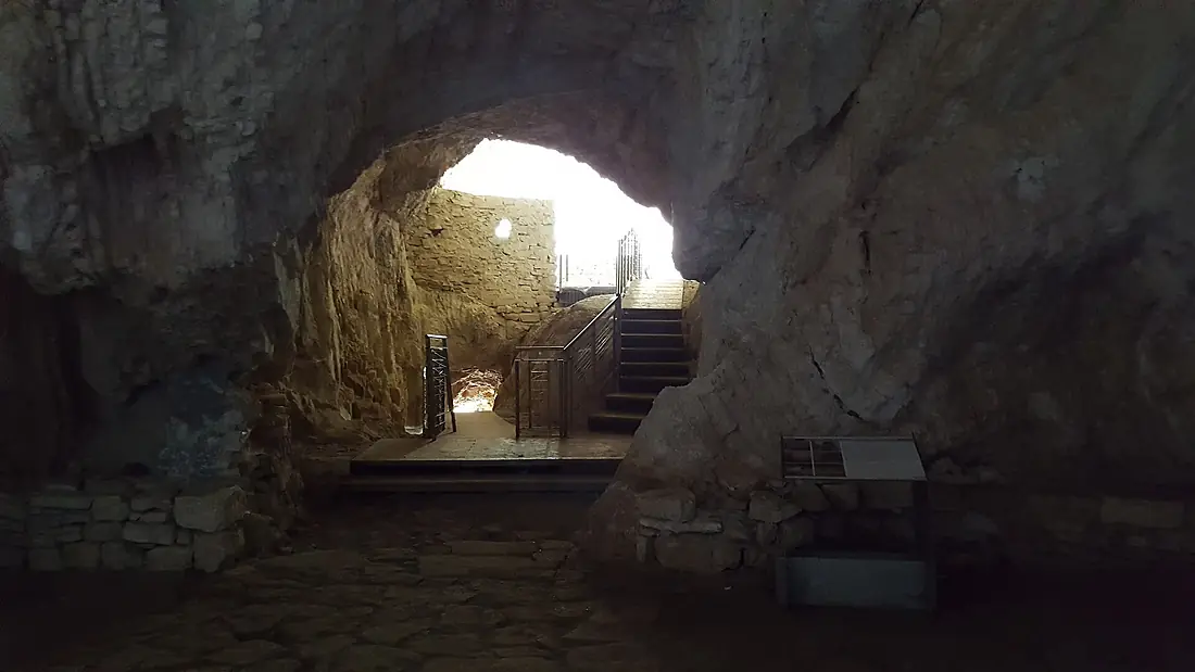 Gole del Salinello - cave exit - panoramio