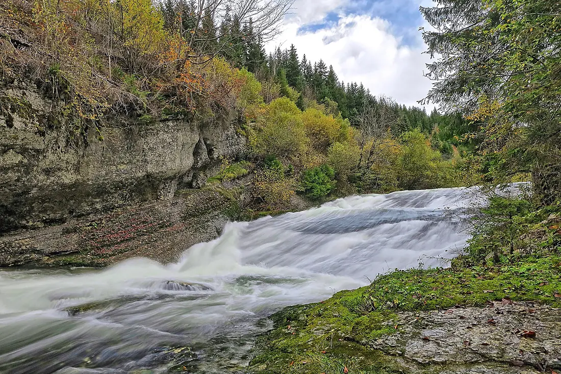 Rochejean, cascades dans les gorges du Fourperet