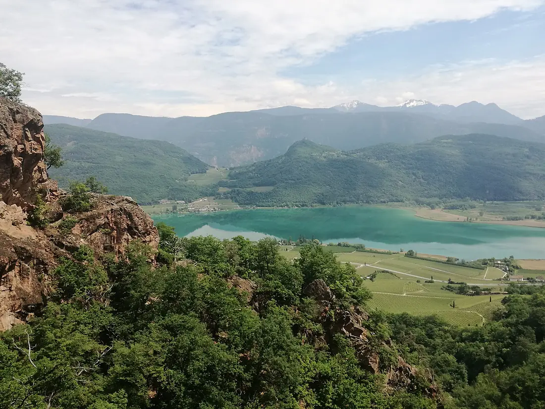 Observation deck of the Rastenbach gorge with view of Lake Kaltern
