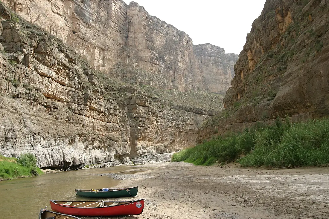 Dry Santa Elena Canyon in Summer - panoramio