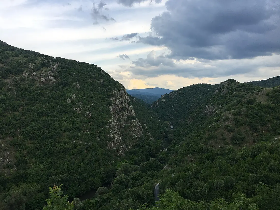 Скочкивирска Клисура кај Рапеш