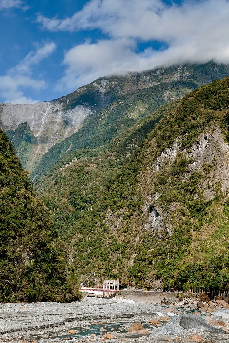 Taroko-Gorge Hualien Taiwan Ning-An-Bridge-at-Taroko-National-Park-02