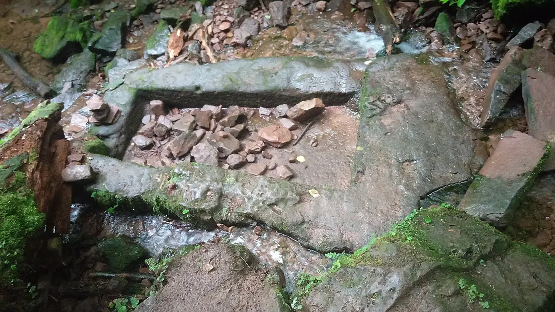 Wolfsschlucht (Zwingenberg) - Wassertrog in Schloßbächlein